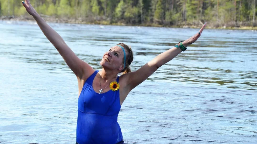 ETT MED NATUREN. "När jag går ned i vattnet rinner alla andra tankar av mig, då är jag bara där" säger Katarina Burman.