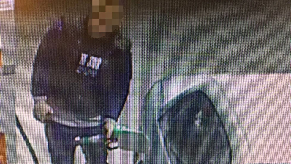 Här tjuvtankar den misstänkte 42-åringen från Boden på en bensinstation i centrala Luleå.