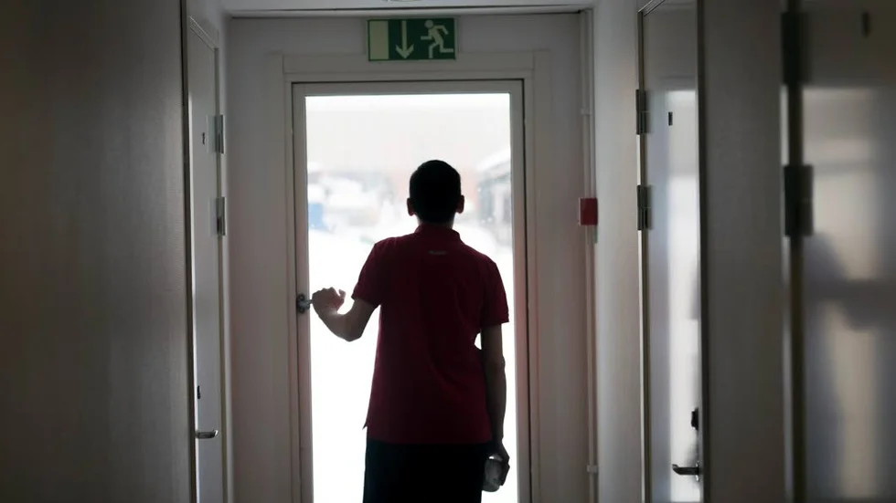 Utsatt. De ensamkommande som fyller 18 år tappar de tre hörnstenar som tillvaron vilar på, menar Mats Eliasson från lokalavdelningen av "Vi står inte ut" - boendet, skolan och sin gode man.