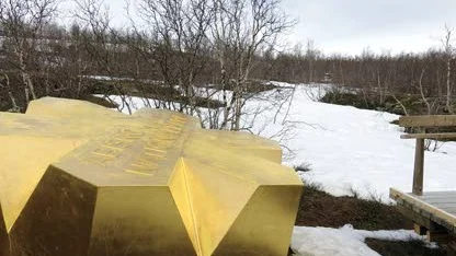 Sen snösmältning. Så här ser det ut i Abisko just nu. Under juni väntas det vara besvärliga förhållanden efter vandringslederna till fjälls.