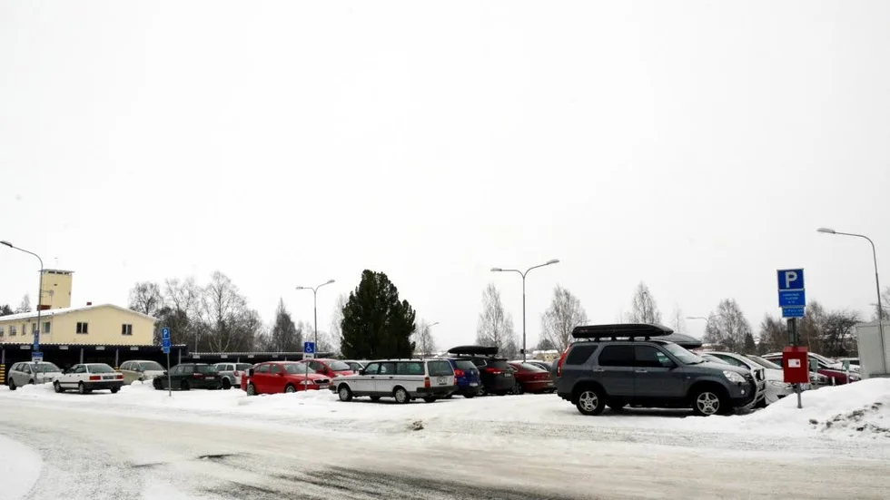 Flyttas. De som arbetar i stadshuset kan bli hänvisade från Enen till parkeringarna på  Björknäsområdet.