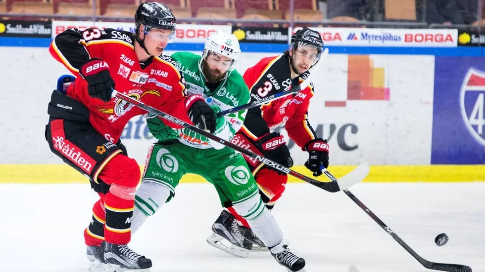 Höjning. I dag har SHL som krav att klubbarna ska ha fyra miljoner kronor i eget kapital för att klara elitlicensen. I nya förslaget höjs den siffran till tio miljoner kronor.