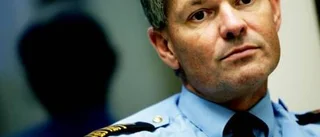 Efterlyser brottslingar med bild