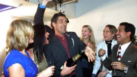 Gotlänningen Benny Viberg. Han blev den allra första som vann Farmen, 2001.
