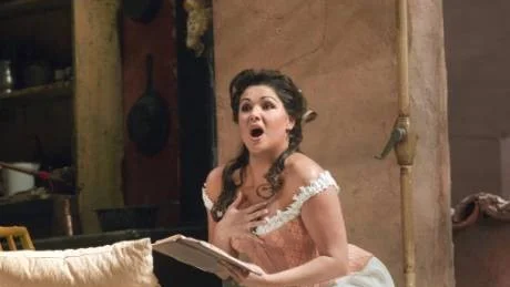 Anna Netrebko i rollen som den unga änkan Norina.                                                                                 Foto: Ken Howard/The Metropolitan Opera
