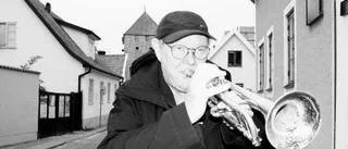Bosse Broberg får sitt pris på Jazzklubben