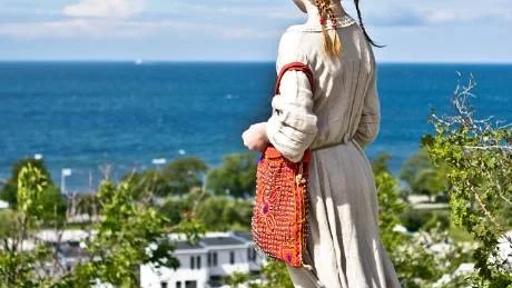 FÄNGSLANDE. Ester Landgren fascineras av havsutsikten från Galgberget.