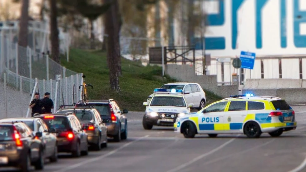 Varje bil som åkte av Gotlandsfärjan i Nynäshamn kontrollerades av polisen, som på onsdagskvällen kunde gripa två män, som därefter anhölls misstänkta för rånet mot Guldsmedjan i Visby.