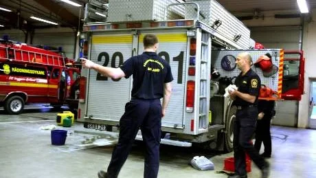 FÖRBEREDELSER. Räddningstjänsten i Visby går varje fredag igenom materielen inför helgen. I går var man extra noga med vissa detaljer                       inför stormen som väntas bli den värsta på ett år.
