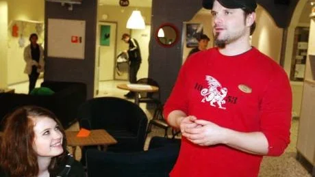 Patrik Nilsson jobbar som ungdomsledare på Puma. Han välkomnar alla vuxna i verksamheten.