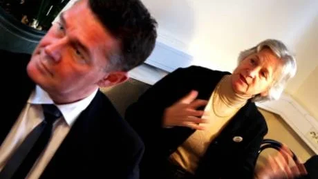 Skolledning. Skoldirektör Peter Molin och barn- och utbildningsnämndens ordförande Lena Celion (m) fick ta emot skarp kritik när Skolverket i går redovisade bristerna som uppdagats efter åtta månaders inspektion av öns kommunala skolor.