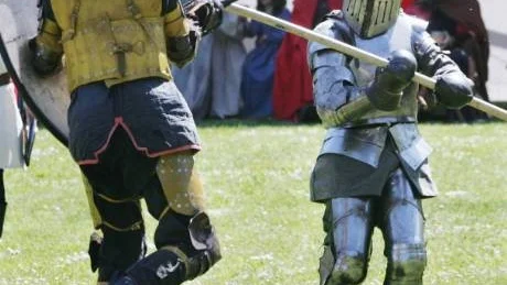 Tajt fajt. Riddarna i föreningen Tournamentum fick i går chans att visa upp sig för första gången i år.