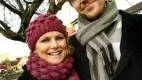 ser och lyssnar på varandra. Att visa uppskattning och att vara generösa mot varandra med tid. Det tycker Hanna och Johan Königslehner är viktigt för att förhållandet ska fungera. Likaså att se och lyssna på varandra i vardagen. Under julen tar de det lugnt och åker hem till föräldrarna, så påfrestningarna på förhållandet blir inte så stora. "Vi åker ju från dukade bord till dukade bord", säger Hanna.