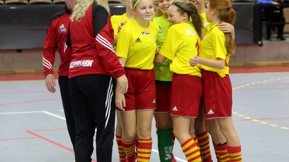 Segerglädje för Hangvars tjejer.