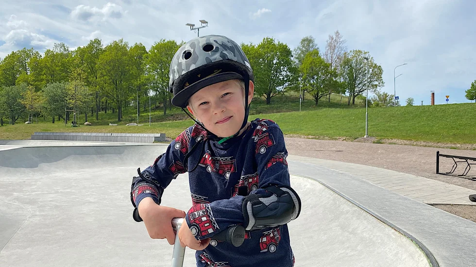 Seth gillar farten man får på kickbiken. "Det är bättre än att cykla och springa", säger han.