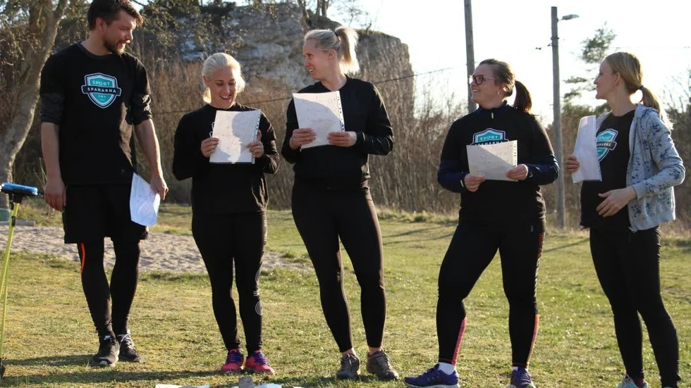 Orientering stod på programmet för Sportspanarna när de besökte Kinnerstugan.