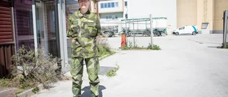 Linda åkte till jobbet med uniformen på
