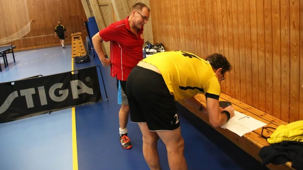 Lagen matchas. – Det är lite tjuv- och rackarspel när man sätter upp laget, säger Roland Jansson.