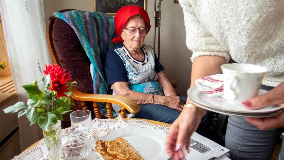 Hemtjänsten på Gotland har inte upplevt någon vikariekris i år. Istället har behovet av sommarvikarier minskat med närmare hälften inom vissa verksamheter.
