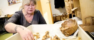 Gravfyndet: Hon höll barnet i famnen