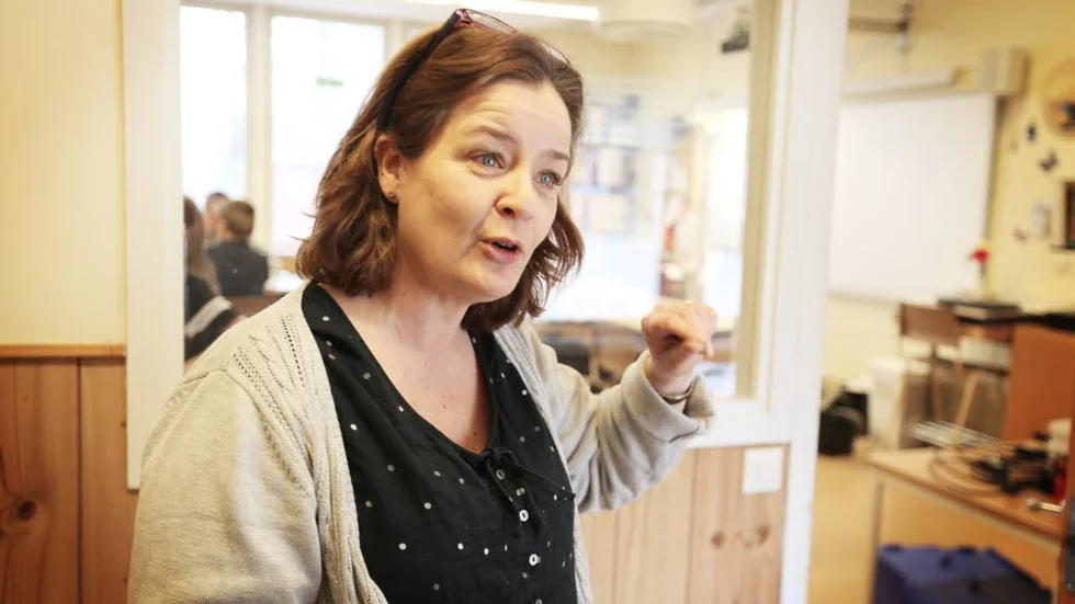 Kritisk. Karin Jakobsson, lärare vid Västerhejde skola, tycker att informationen om risk för datorvirus hade kunnat kommunicerats tidigare.