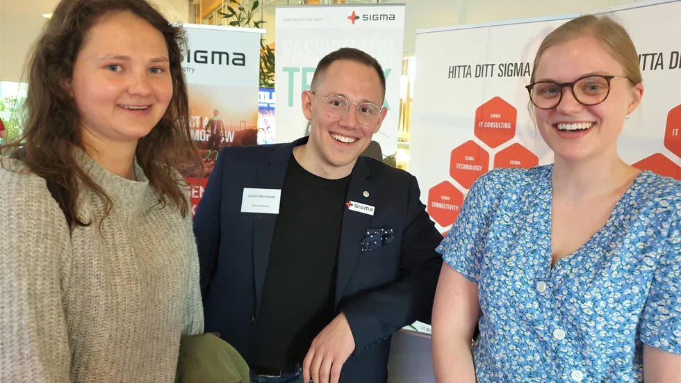Adam Rönnbäck, Sigma Industry, gjorde allt han kunde för att locka Alva Nordin (till vänster) och Sanna Swén till företagets verksamhet.