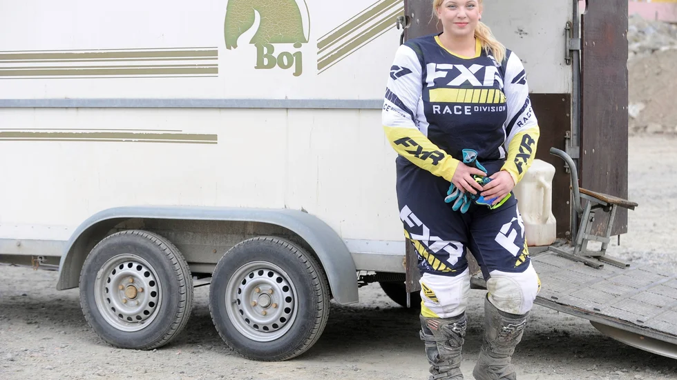 Zandra Svensson kör både häst och hoj i hästtransporten numera. Det gäller bara att veta vad hon har bakom sig när hon ger sig iväg.