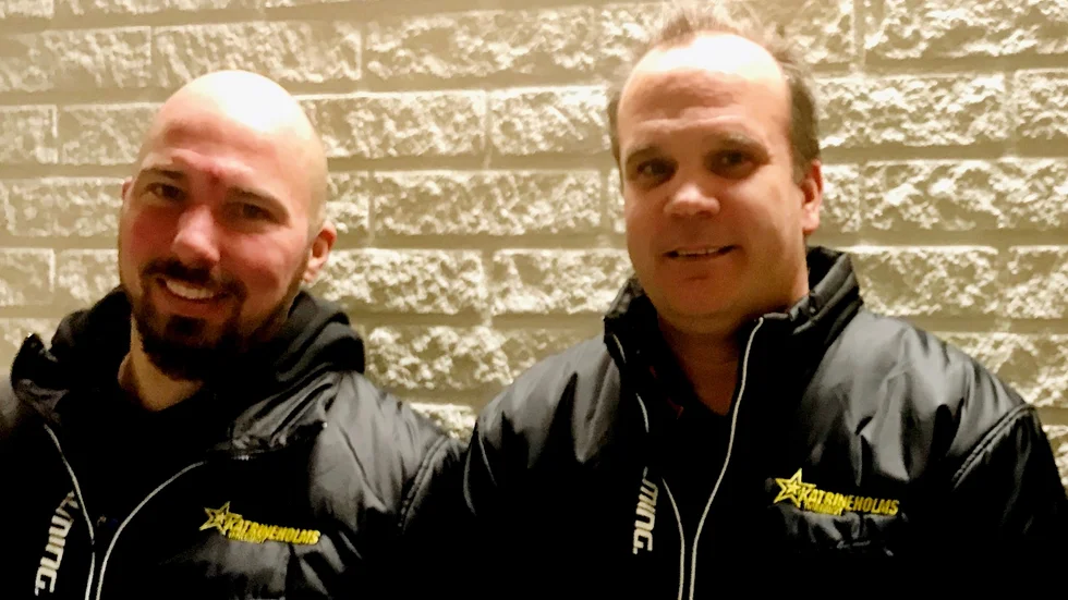 Tränatduon Joel Callhammar och Kari Koskinen hade all anledning att vara nöjda efter dameras seger i serieinledningen.