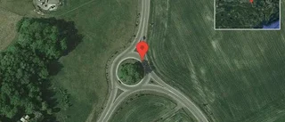 Stopp på väg 900 på grund av trafikolycka med en personbil