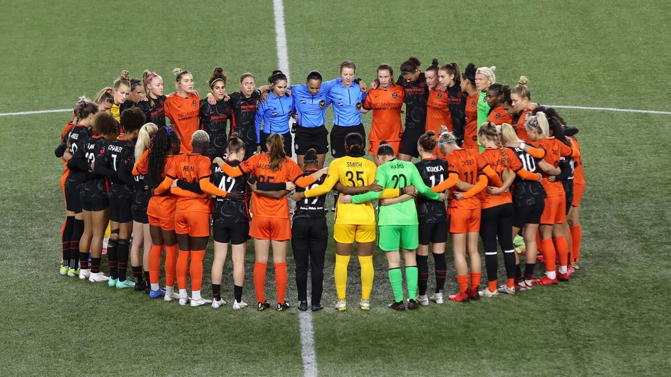 Portland Thorns och Houston Dash stöttar Meleana Shim och Sinead Farrellys anklagelser mot Paul Riley. Arkivbild.
