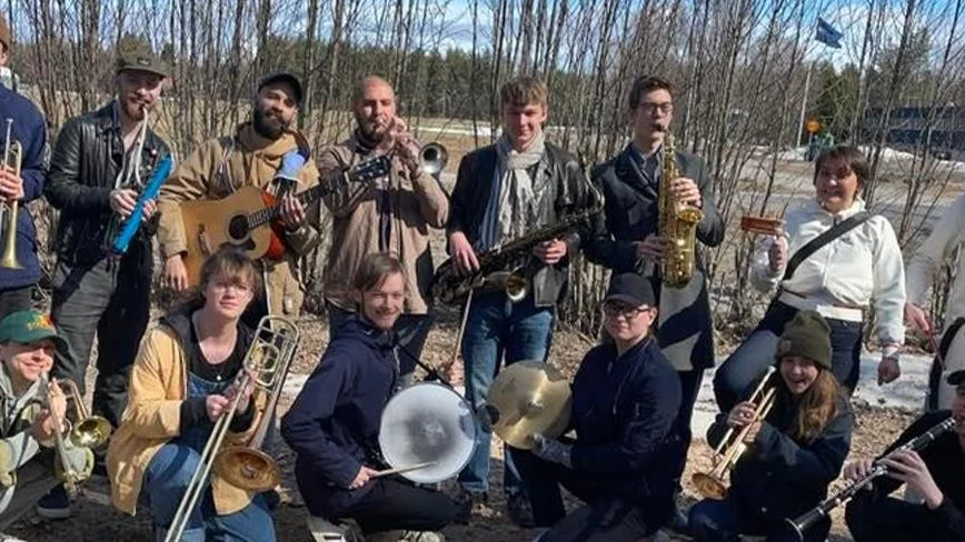 Framnäs folkhögskola bjuder på avslutningskonsert med jazzlinjen.