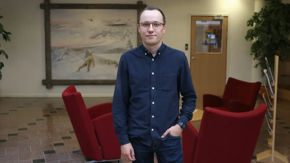 "Jag tycker att jag har världens finaste uppdrag i Arjeplog som är betydelsefullt. Det här är så klart något som man inte kan planera helt för, men det är viktigt och jag ser fram emot att kavla upp ärmarna i den här valrörelsen", säger Isak Utsi, kommunalråd i Arjeplog. (Arkivbild)