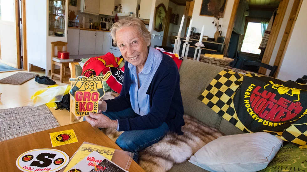 Stina Åström är stålmannens mamma. Hon och hennes dåvarande man Torsten Berglund hade vid den tiden Grossistkompaniet som uppdragsgivare. Det föll på Stinas lott att inleda arbetet med att ta fram en logotyp till den nybildade föreningen. Bland annat tecknade hon stålmannen som än i dag ingår i klubbens emblem. 
