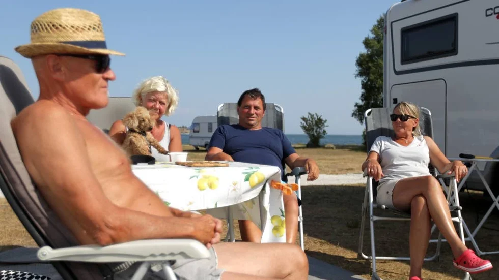 Paren Sven-Åke och Annette Hellström från Borås och vännerna Bo Sundström och Ann-Kristin Ryhlander har kommit med husbil.