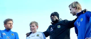 Han ser fotbollslivet från den ljusa sidan