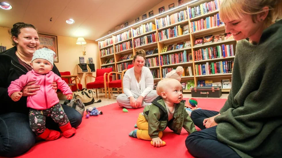 Linn Buskas med dottern Alva, Therese Pettersson med dottern Matilda Nyberg och Josefine Björk med sonen Hilding Magnusson.