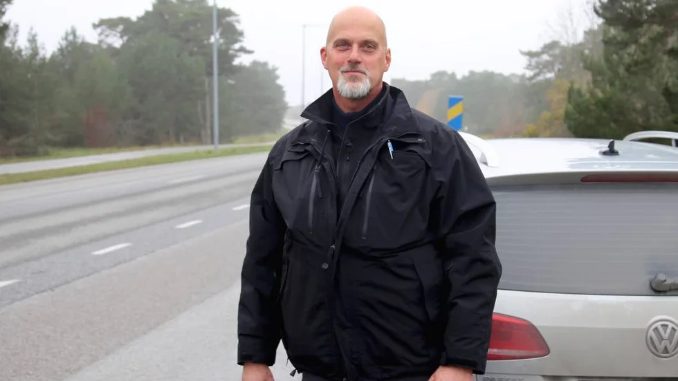 Christer Olofsson och tre kollegor från Stockholm har förstärkt polisen på ön för extra trafikkontroller. De har kört i civila bilar med videokamera under besöket.