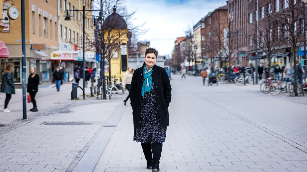 Ann-Helén är litteraturvetare och har bott och jobbat i Umeå som doktorand och universitetslektor i många år. Nu ger hon själv ut en bok.