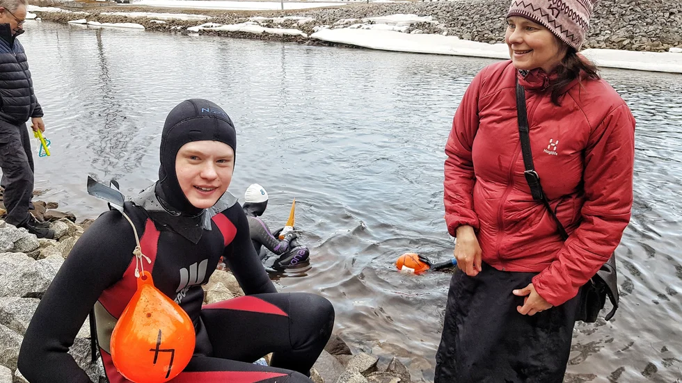 14-årige Johannes Persson tog täten, behöll den hela vägen och blev därmed Kanalsimmets vinnare.
