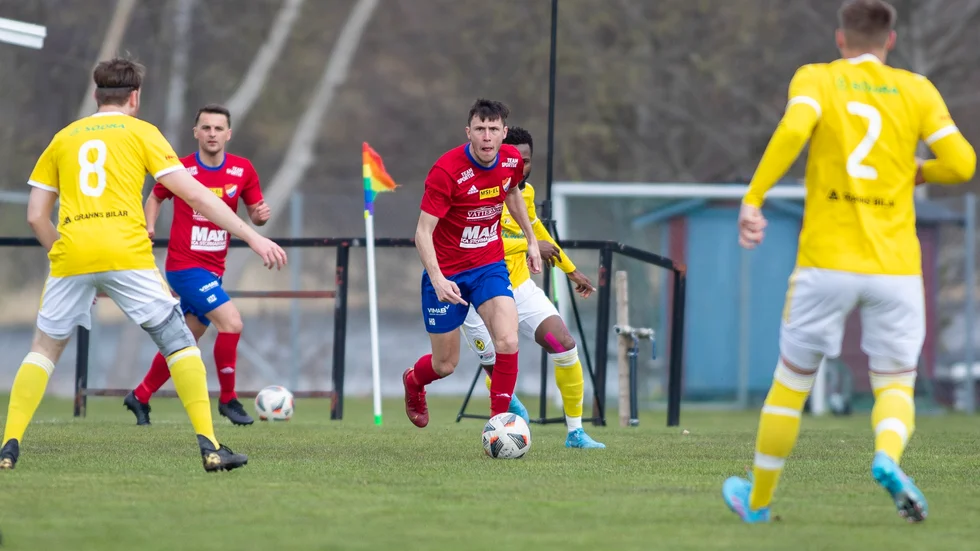 Renato Rako gjorde ett av målen när Boren besegrade Åby med 5-0. Den första halvleken stämde allt för Boren. 