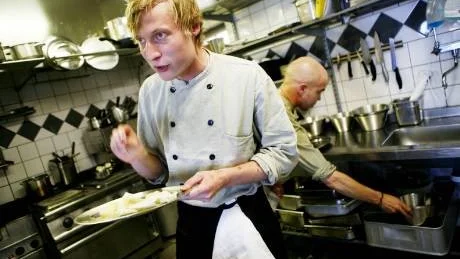 KOCKAR. Svante Forstorp och Alexander Wugk är de enda som jobbar i köket och kan därför bestämma det mesta själva.