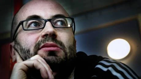Sköta det snyggt. Mika Packalén, sportchef i Endre tyckte inte det var jättebegåvat av spelarna att befinna sig på en idrottsplats.Foto: HENRIK RADHE.