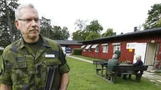 Ser fram mot storövning. Förr blev man i regel hemvärnsman vid 47, när man fick lämna placeringen i sitt krigsförband. Nu är medelåldern inom Gotlands hemvärn ungefär 47. Med nya övningsformer och en ny, längre utbildning för frivilliga lär föryngringen fortsätta. "Det nya hemvärnet" blir bättre och snabbare, menar Lars-Åke Permerud, chef för Gotlandsgruppen.Foto: Rolf Jönsson
