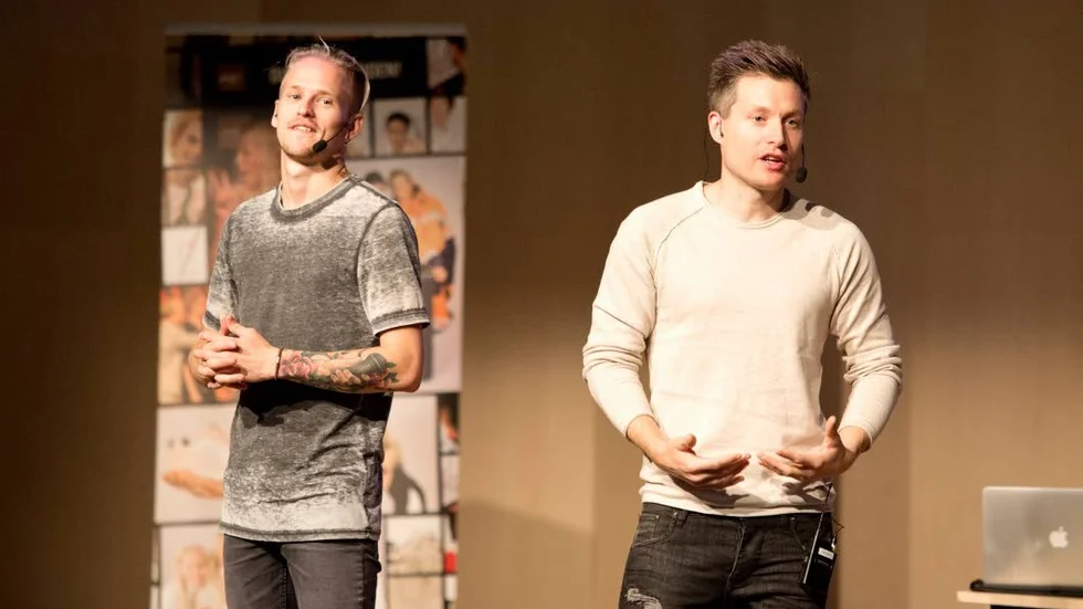 INSPIRATÖRER. Erik Grönwall och Simon Vikström turnerar bland landets gymnasiskolor med sin show "Enterprise and Music".