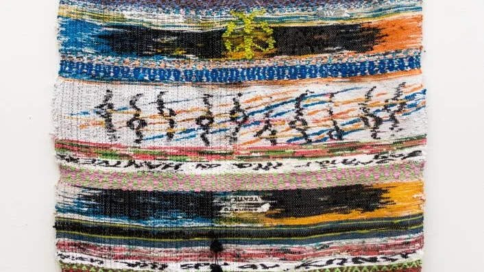 Jag mår illa av hantverk men vill spy av konst. En matta med många små detaljer och ”dolda” budskap där konstvärlden blandad med hantverksvärlden, handvävd av Josefin Gäfvert och inköpt av Nationalmuseum i Stockholm.
Foto: Privat