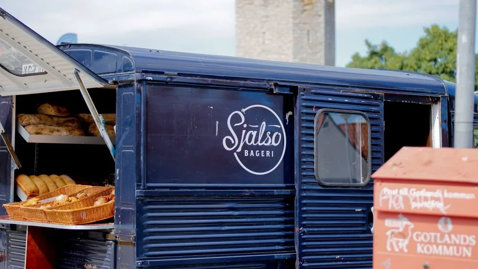 Själsö bageris brödbil har nu mer ett food truck-tillstånd och får inte stå på Östercentrum.