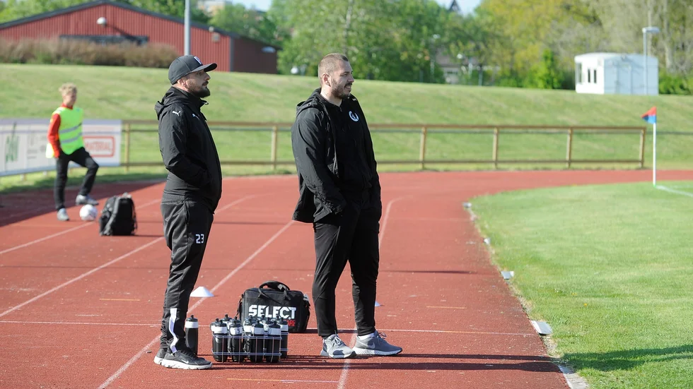 NBIS-tränaren Suad Gruda och hans assisterande Edis Ahmetovic saknade både mål och konkreta målchanser efter söndagens försäsongstest mot Vasalund.