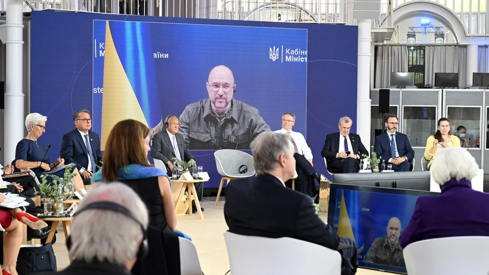 Ukrainas premiärminister Denys Sjmyhal deltog på G7-ländernas finansministermöte nära Bonn, Tyskland, via länk i torsdags.