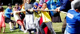 Dragkamp lockade sommarlovslediga barn