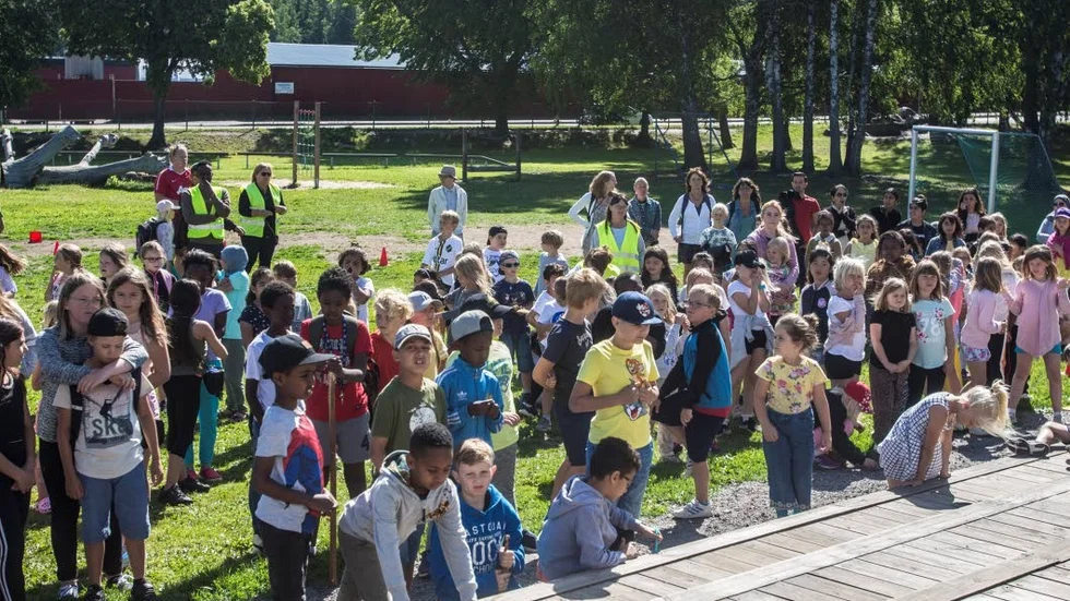 Ett hundratal fritidselever, från fyra olika skolor, kom till Sandbäcksskolan på torsdagen för att delta i sommarkul.